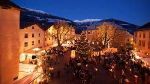 Traditioneller Adventsmarkt Glurns Südtirol Roter Hahn