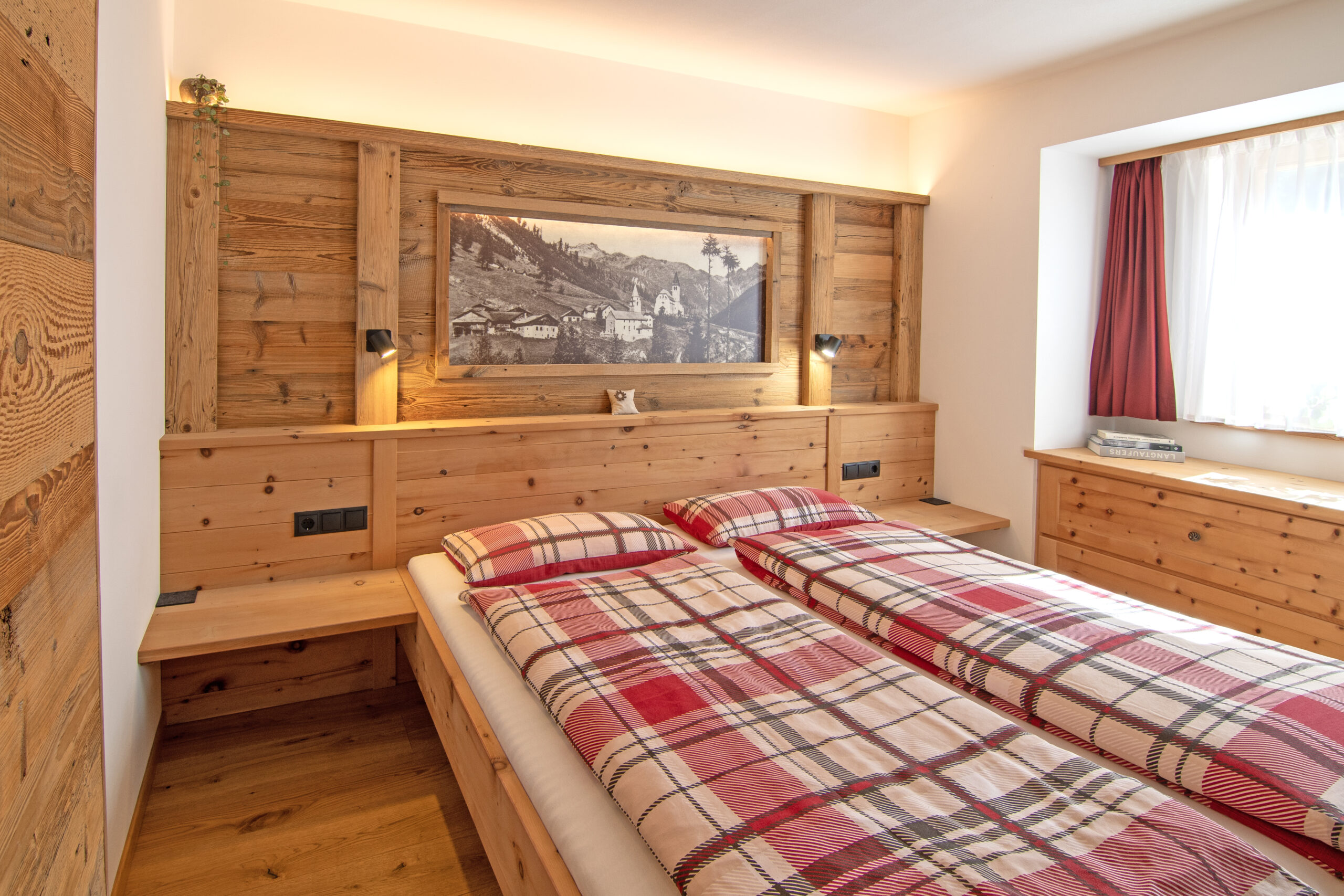 Wiartshof Urlaub auf dem Bauernhof Langtaufers Ferienwohnung Kuhstallsuite Schlafzimmer