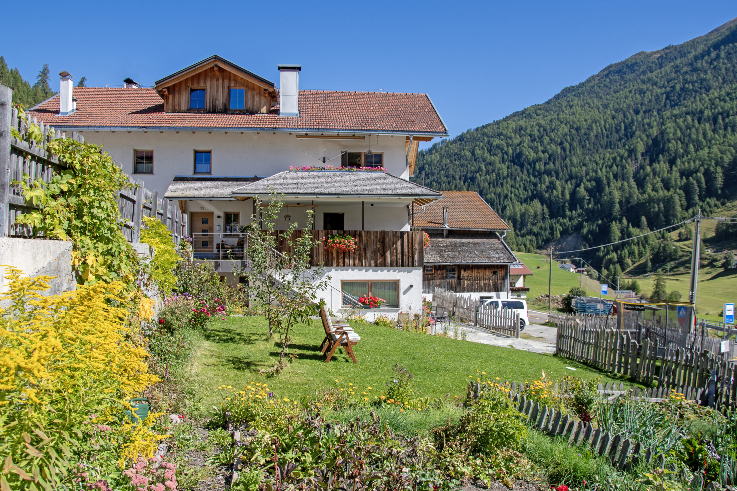 Wiartshof Urlaub auf dem Bauernhof Langtaufers Garten mit Haus