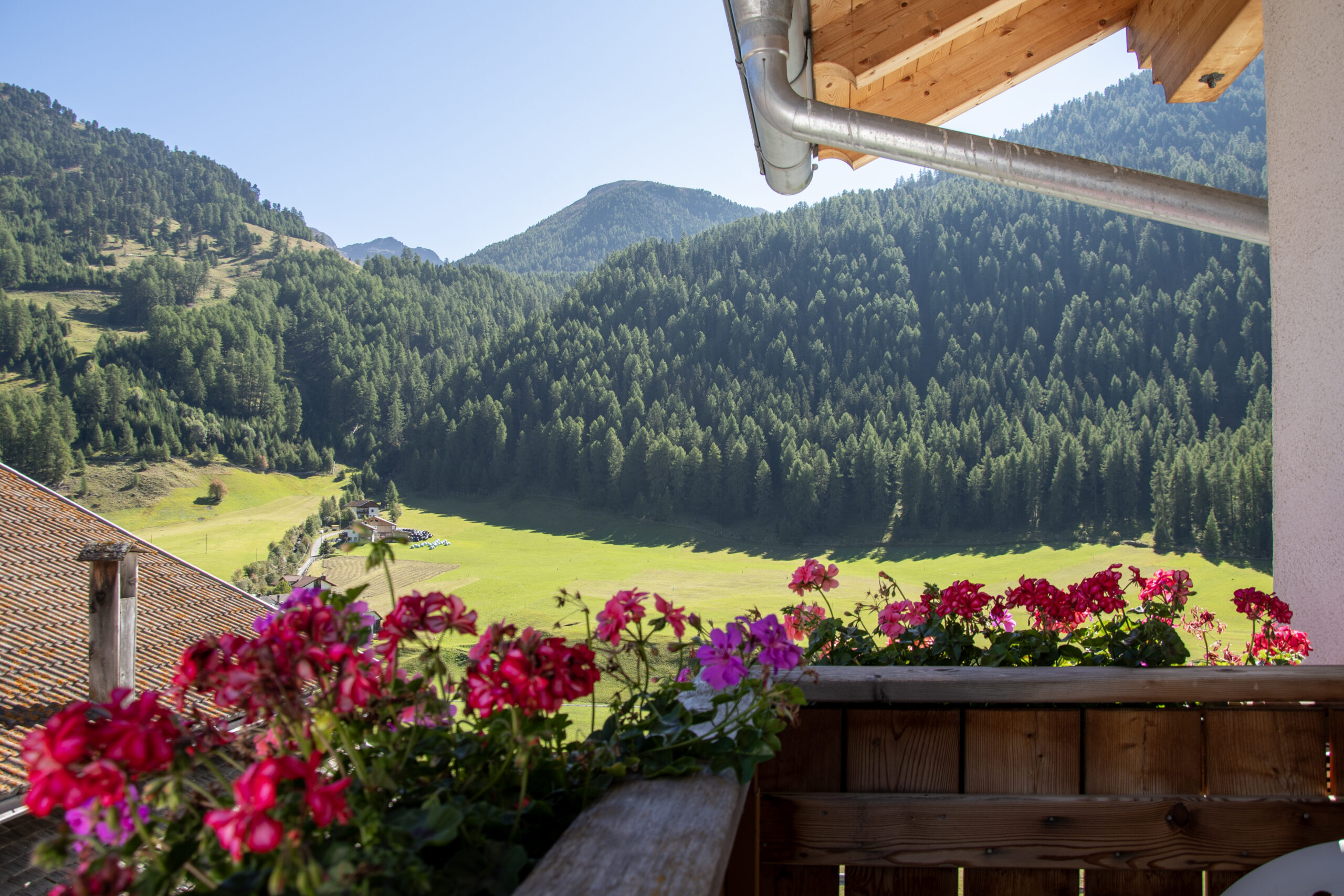 Wiartshof Urlaub auf dem Bauernof Langtaufers Ferienwohnung Heustadl Ausblick Balkon Roter Kopf
