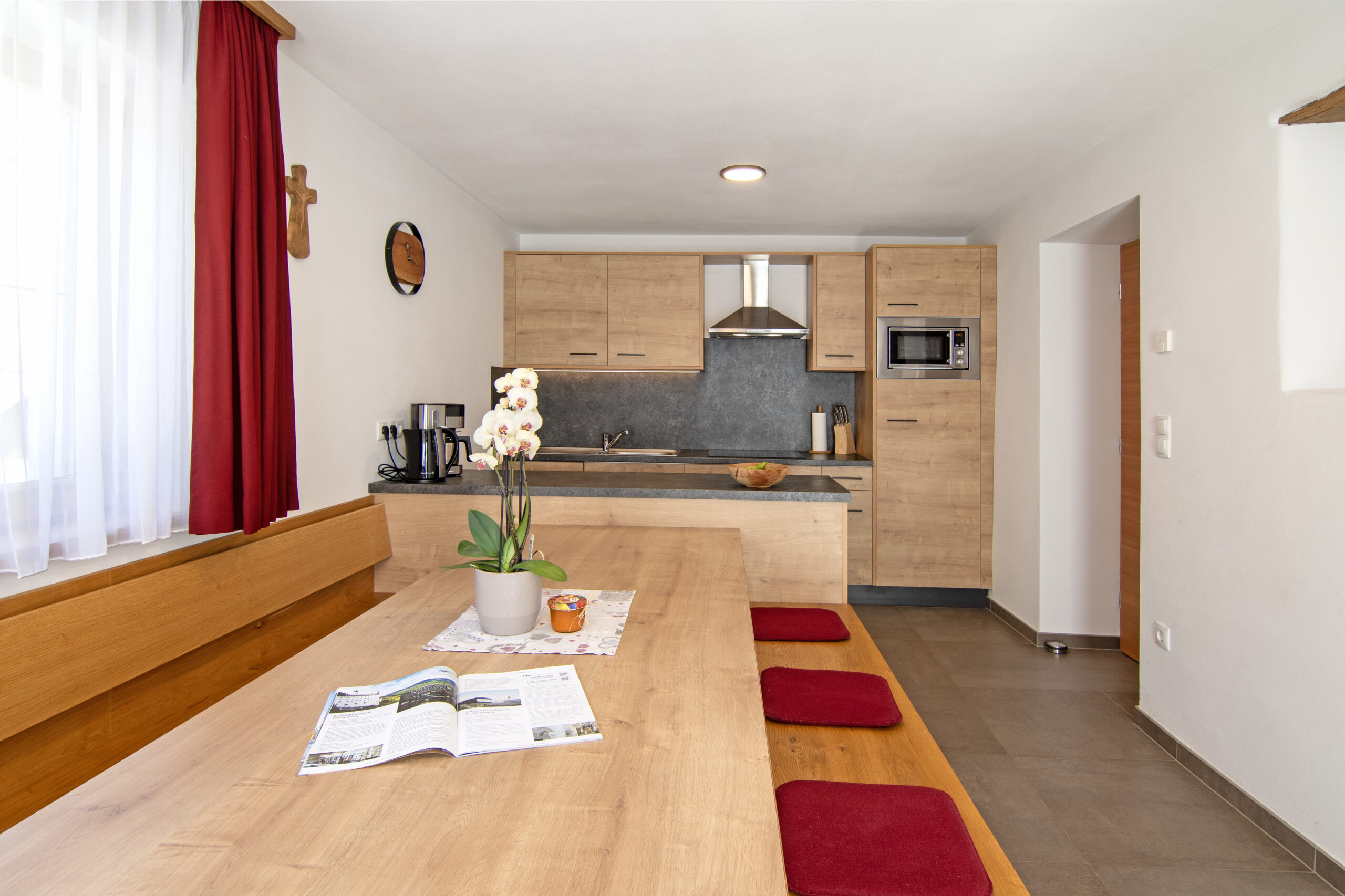 Wiartshof Urlaub auf dem Bauernof Langtaufers Ferienwohnung Kuhstall Suite Küche komplett